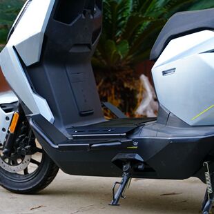 适用适用小牛FX/FXT专用下沉脚踏可调节小牛配件加厚宽体踏板改装