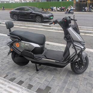 适用适用雅迪冠能s白鲨护杠90加粗加厚保险杠护杠尾架防撞70改装