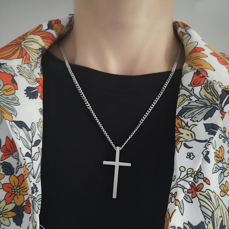 ins欧美简约气质钛钢霸气十字架吊坠项链男酷帅型男衣服性感挂件