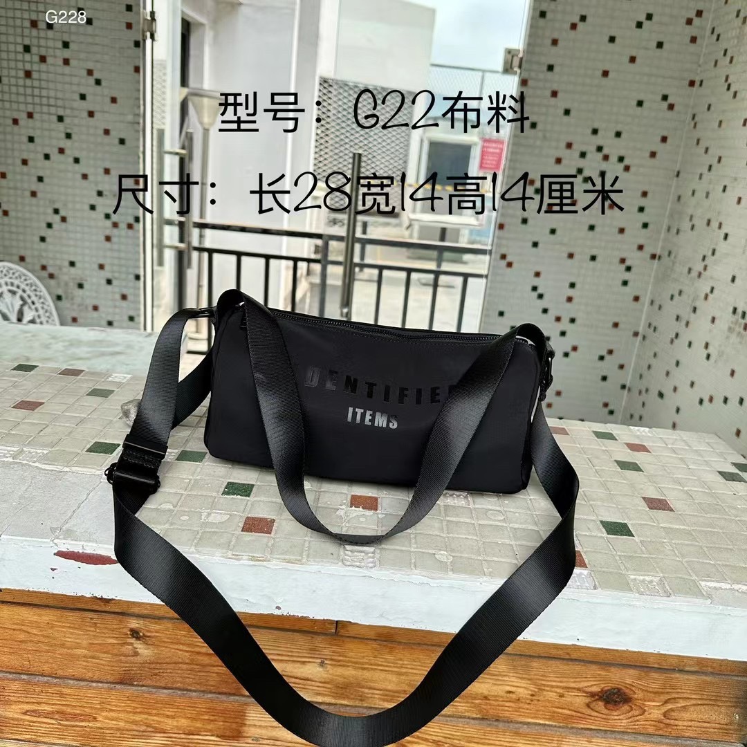 时尚IDENT IF IEDITEMS 复线压胶斜挎包高街大容量圆桶运动尼龙包