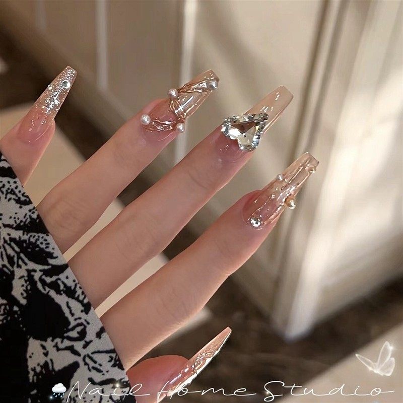 秋冬款欧美风丝带爱心球钻爆闪穿戴甲轻奢美甲成品高级感手工定制