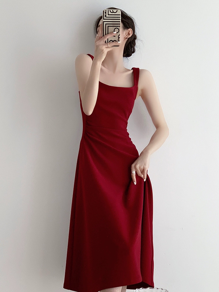 红色吊带连衣裙女夏法式高端收腰订婚礼服平时可穿赫本小红裙海边