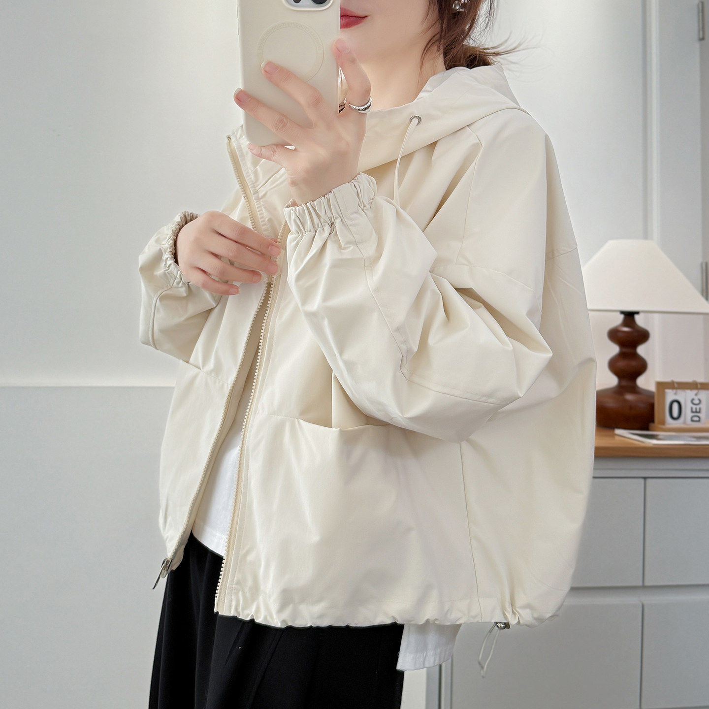 春装女款冲锋衣薄外套2026新款今年流行爆款短款小个子春秋季上衣