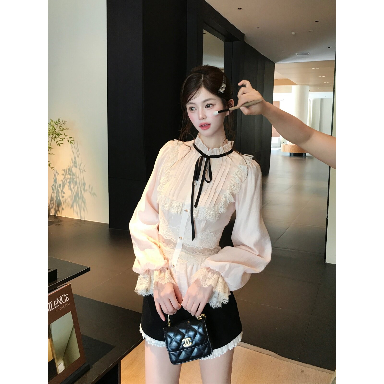 越韩小鱼Musefish 赫拉小姐 蕾丝花边撞色系带衬衣花边短裤套装女图片