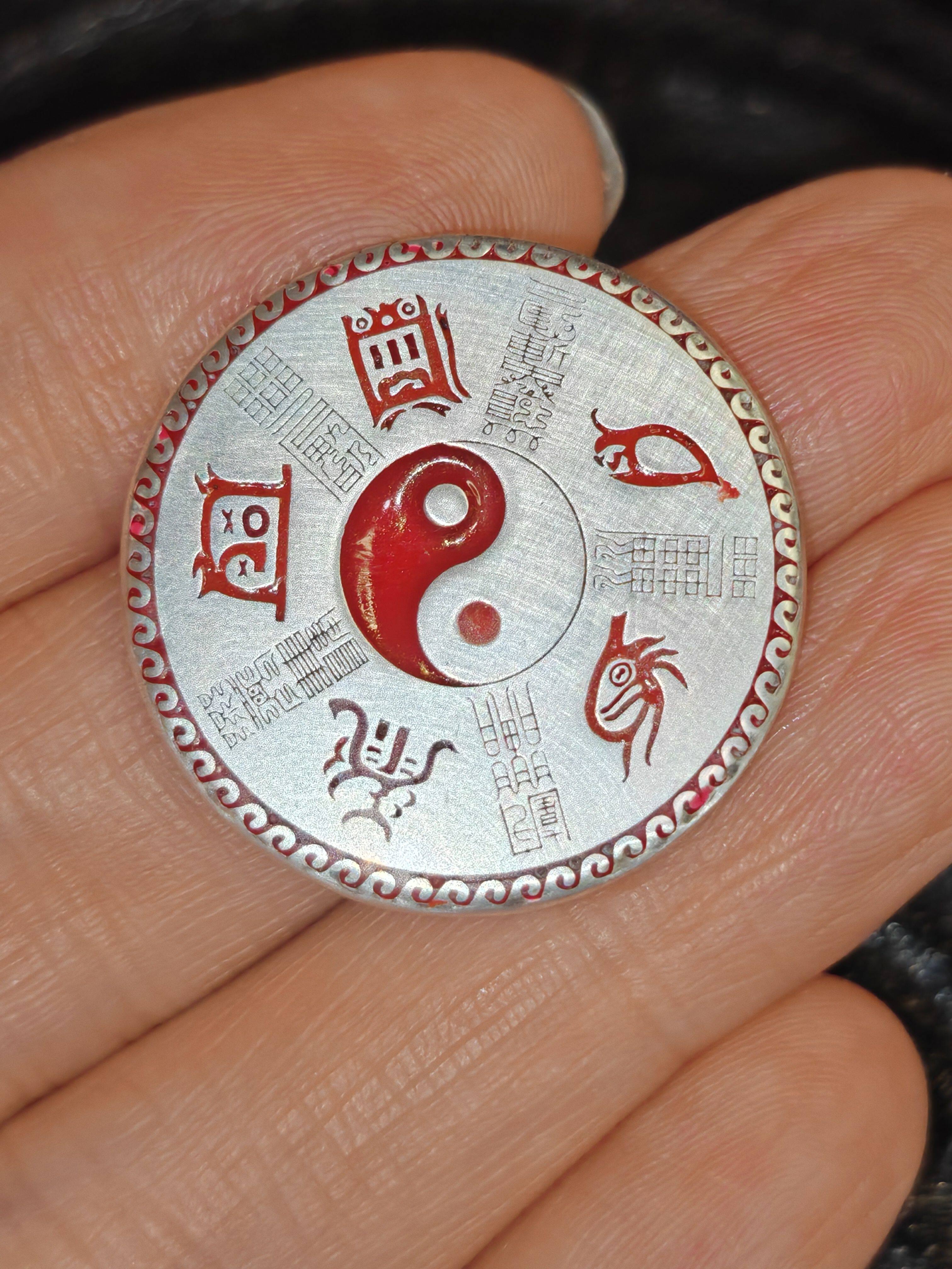 999足银纯手工精铸25mm朱砂五岳真形图背面银翦金衔尾龙银币吊坠