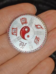 999足银纯手工精铸25mm朱砂五岳真形图背面银翦金衔尾龙银币吊坠