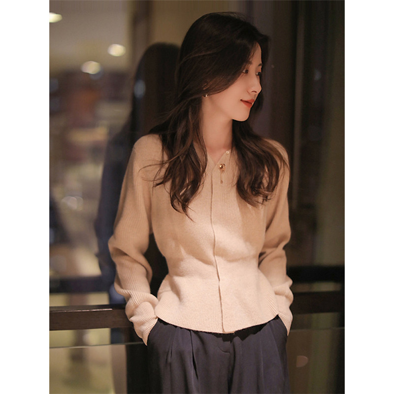 V领小香风针织衫外套女2025新款欧货收腰上衣洋派小衫短款羊毛衣