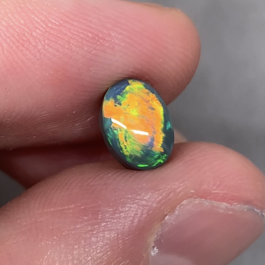 澳洲天然欧泊橙黄绿彩黑欧泊戒指吊坠定制1.5ct 8*5.7*4.5mm