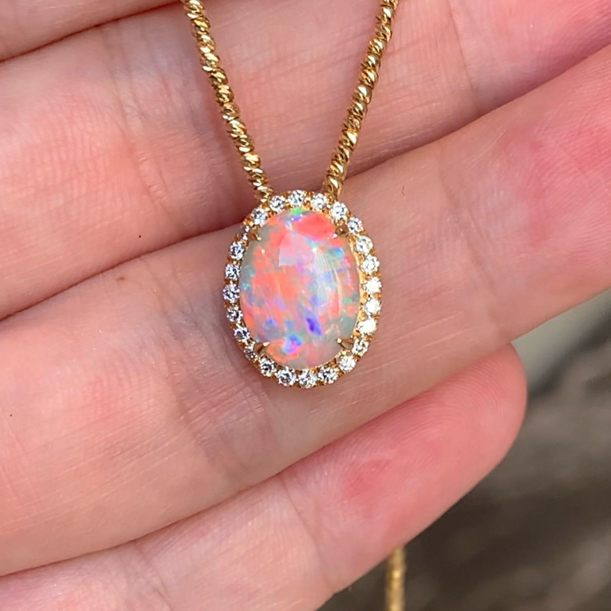 定制费参考｜澳洲天然欧泊吊坠项链超闪钻石围镶18k金定制