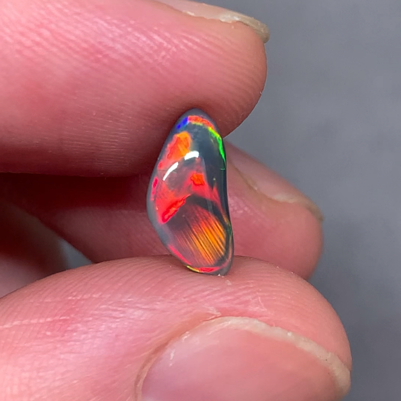 澳洲天然欧泊收藏级红彩黑欧泊澳宝戒指吊坠1.2ct 10.8*5.5*4mm