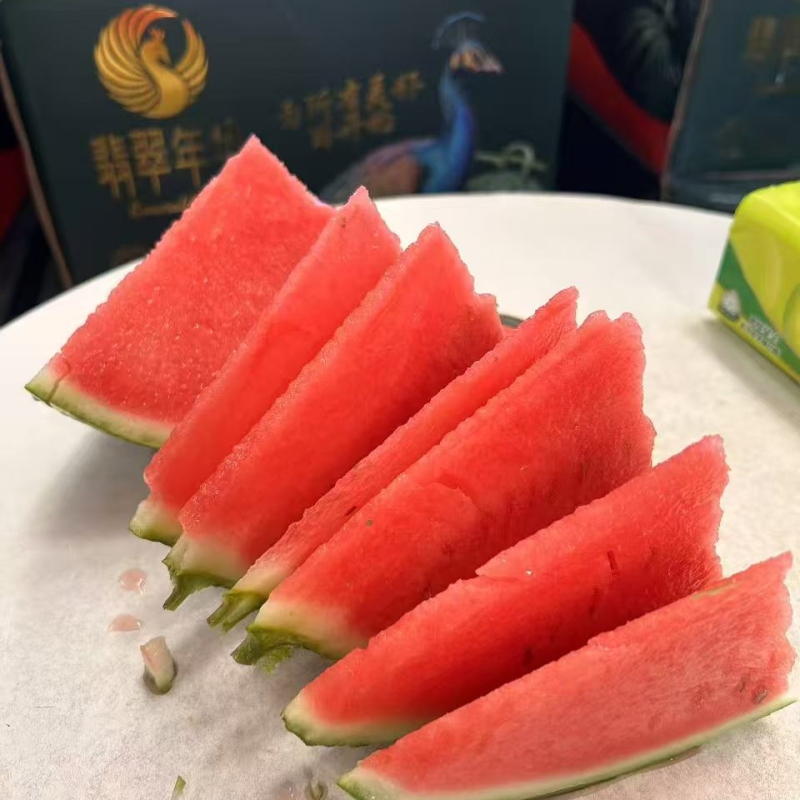 翡翠年华西瓜海南麒麟瓜翡翠蒂西瓜新鲜红壤西瓜皮薄脆甜汁包邮
