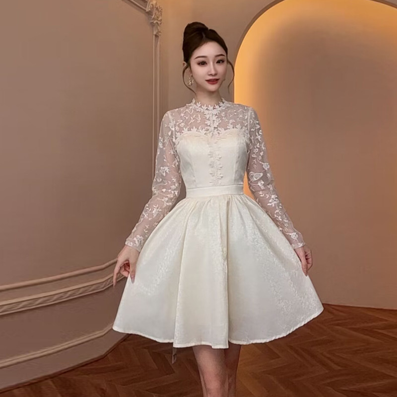 裙子秋冬女2024新款长袖小香风法式气质收腰显瘦a字裙白色连衣裙