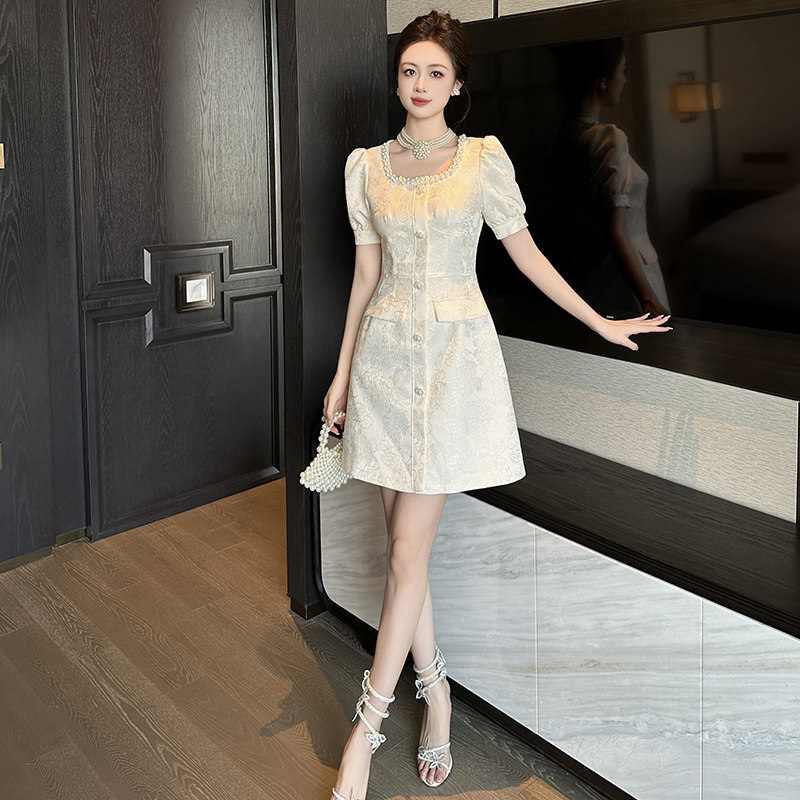 小香风连衣裙女夏季2026新款方领轻奢高级感御姐风收腰气质短裙子