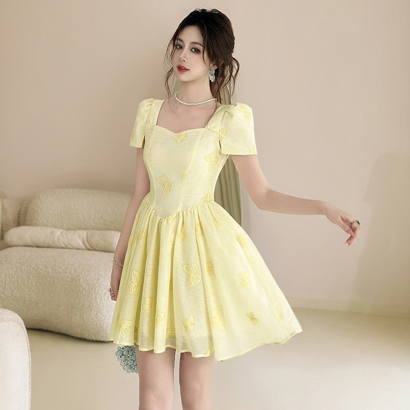 小个子连衣裙女2026新款轻奢高级感夏天巨好看的黄色收腰显瘦短裙