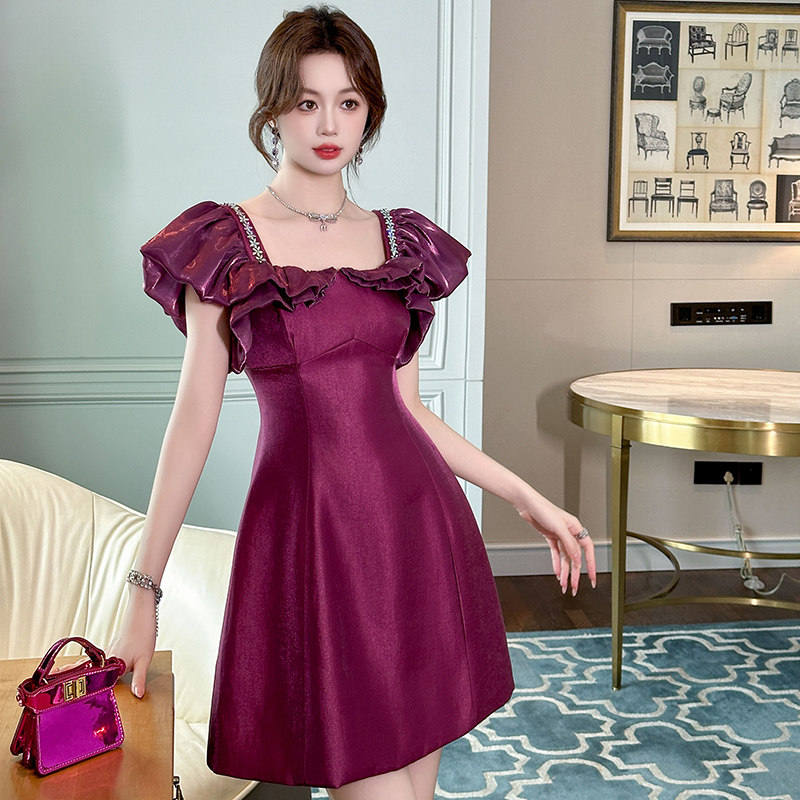 夏季女轻奢一字肩方领连衣裙2026收腰显瘦高级感气质小个子a字裙