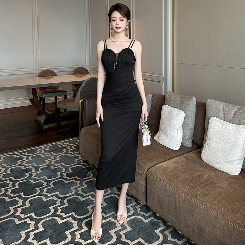 赫本风性感黑色吊带连衣裙轻奢抹胸御姐风修身显瘦显身材包臀裙