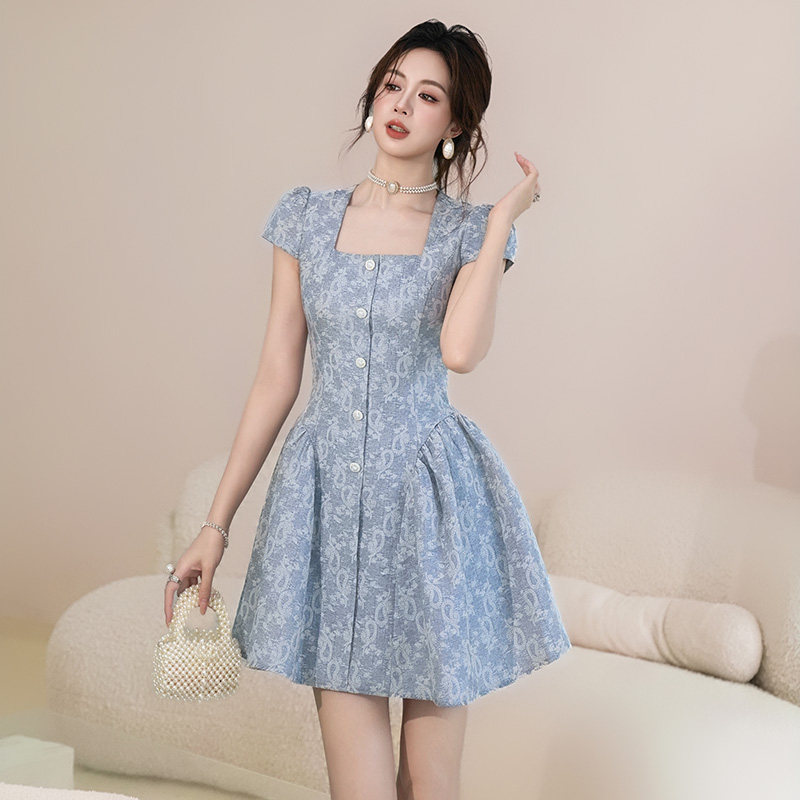 高级感小个子连衣裙女2026新款方领轻奢气质夏天巨好看的收腰短裙
