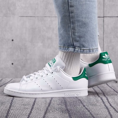 Adidas阿迪达斯中性低帮休闲板鞋