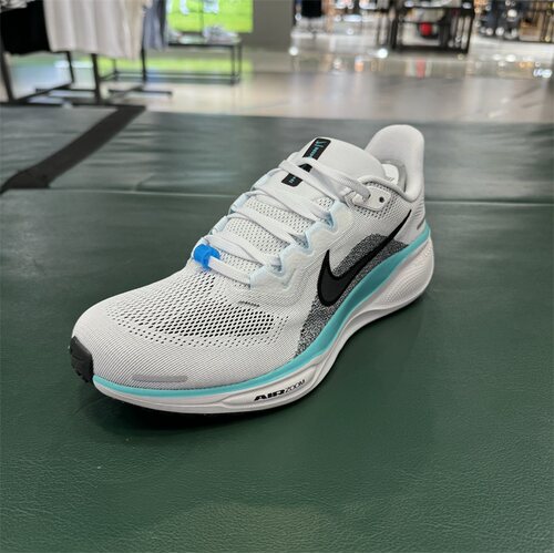 NIKE耐克男跑步鞋缓震透气