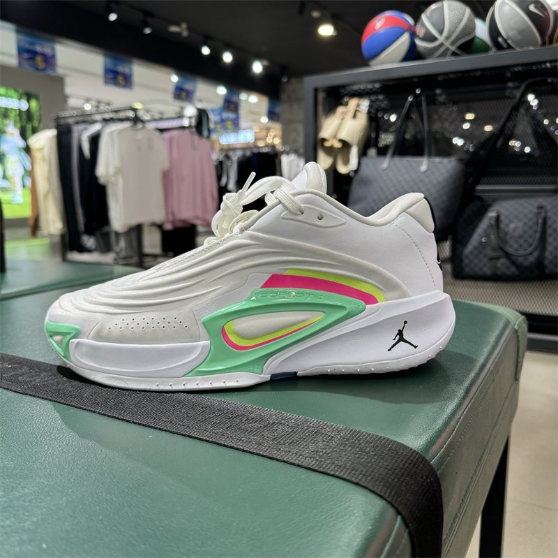 NIKE耐克男缓震耐磨低帮篮球鞋