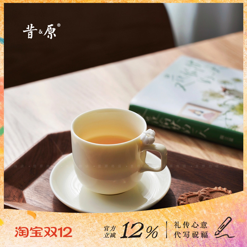 光滑细腻丨玉瓷质感捏花杯碟