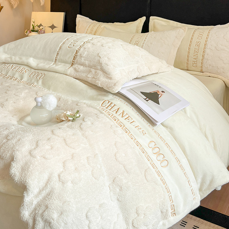 轻奢加厚雕花牛奶绒四件套冬季保暖珊瑚绒双面绒床笠床笠款三件套