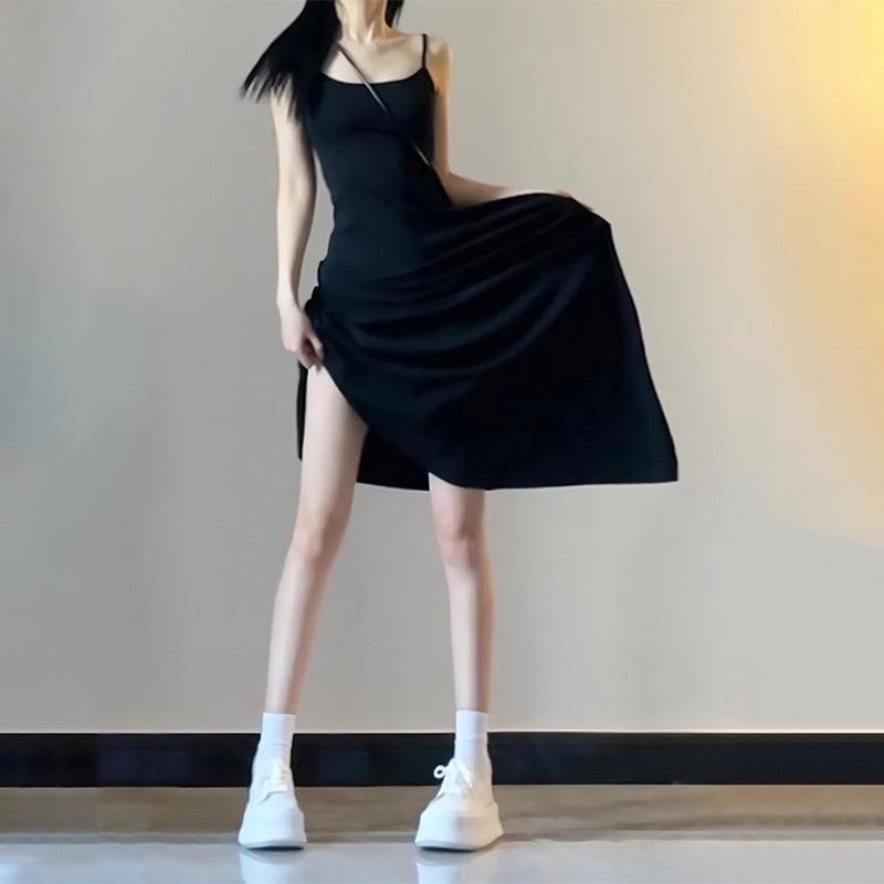 黑色修身辣妹吊带连衣裙显瘦裙子女款夏季爆款2025新款高级感长裙