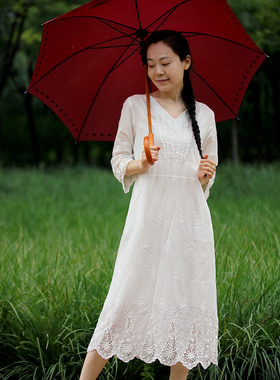 原创小众女装复古法风精致刺绣V领高腰显瘦中长款白色连衣裙S174