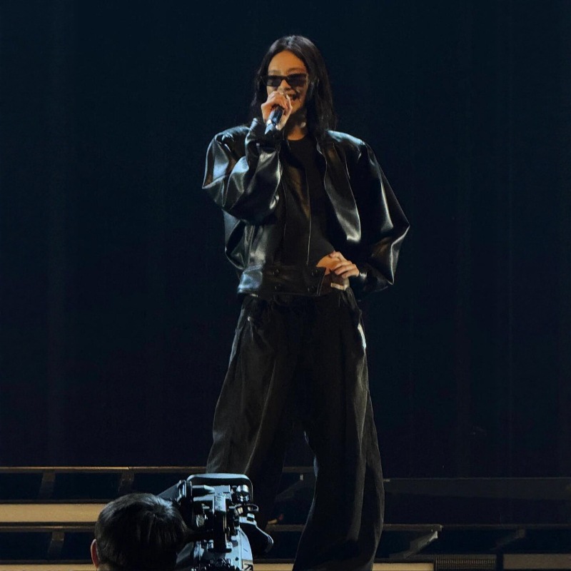 Jennie同款~复古束腰短款黑色夹克 小众设计高级感褶皱薄款皮衣