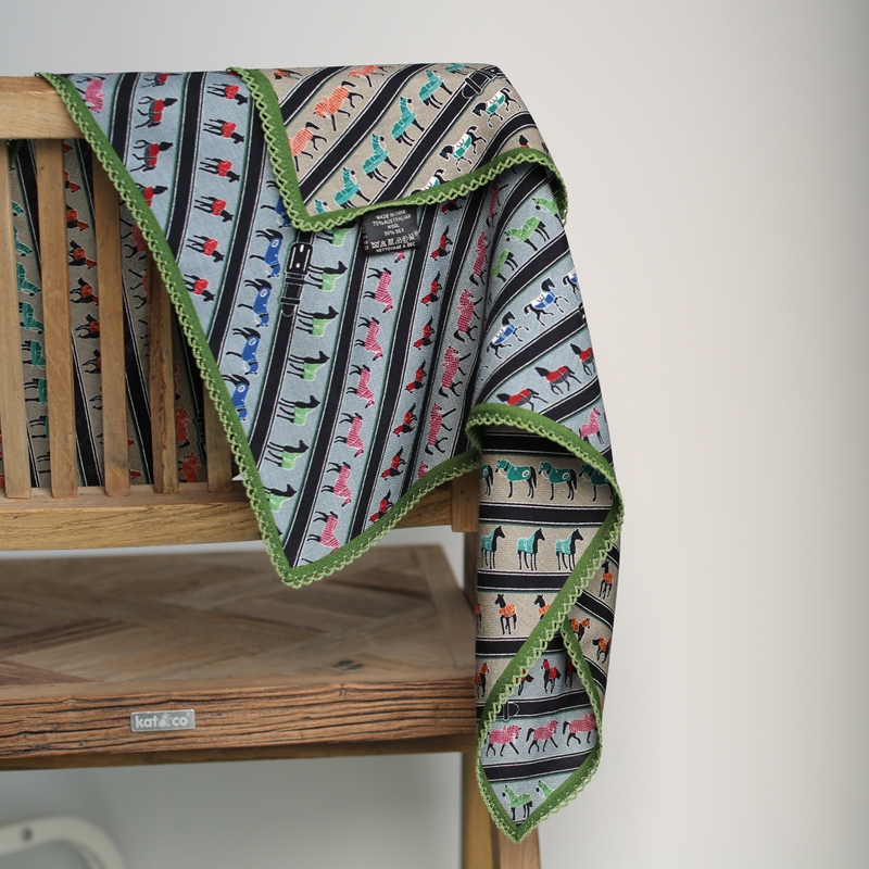 曲牙边灵动骏马真丝羊毛小方巾