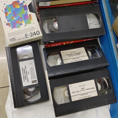 一批老式录像带VHS录像带随机发货当装饰品摆件卖不包内容好坏