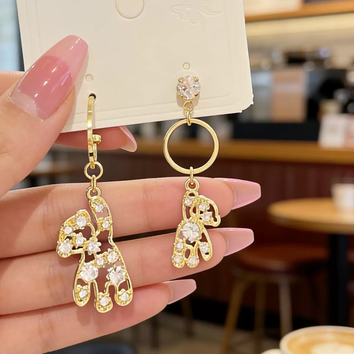 韩国东大门不对称镶钻小熊耳环气质设计感镂空可爱熊网红耳坠耳饰