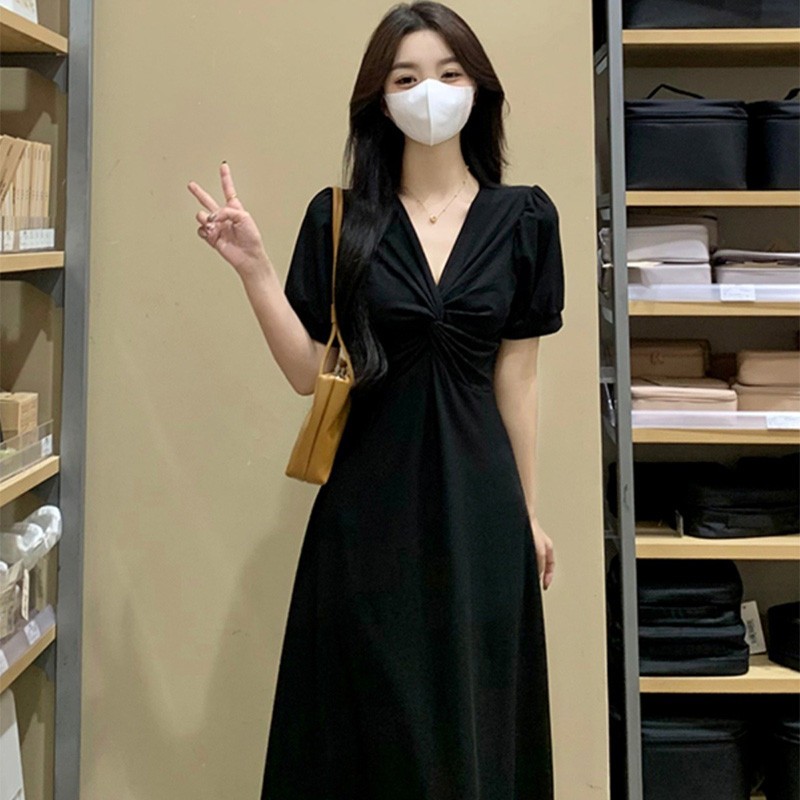 大码女装2025夏季新款胖mm遮肚子显瘦收腰洋气减龄黑色v领连衣裙
