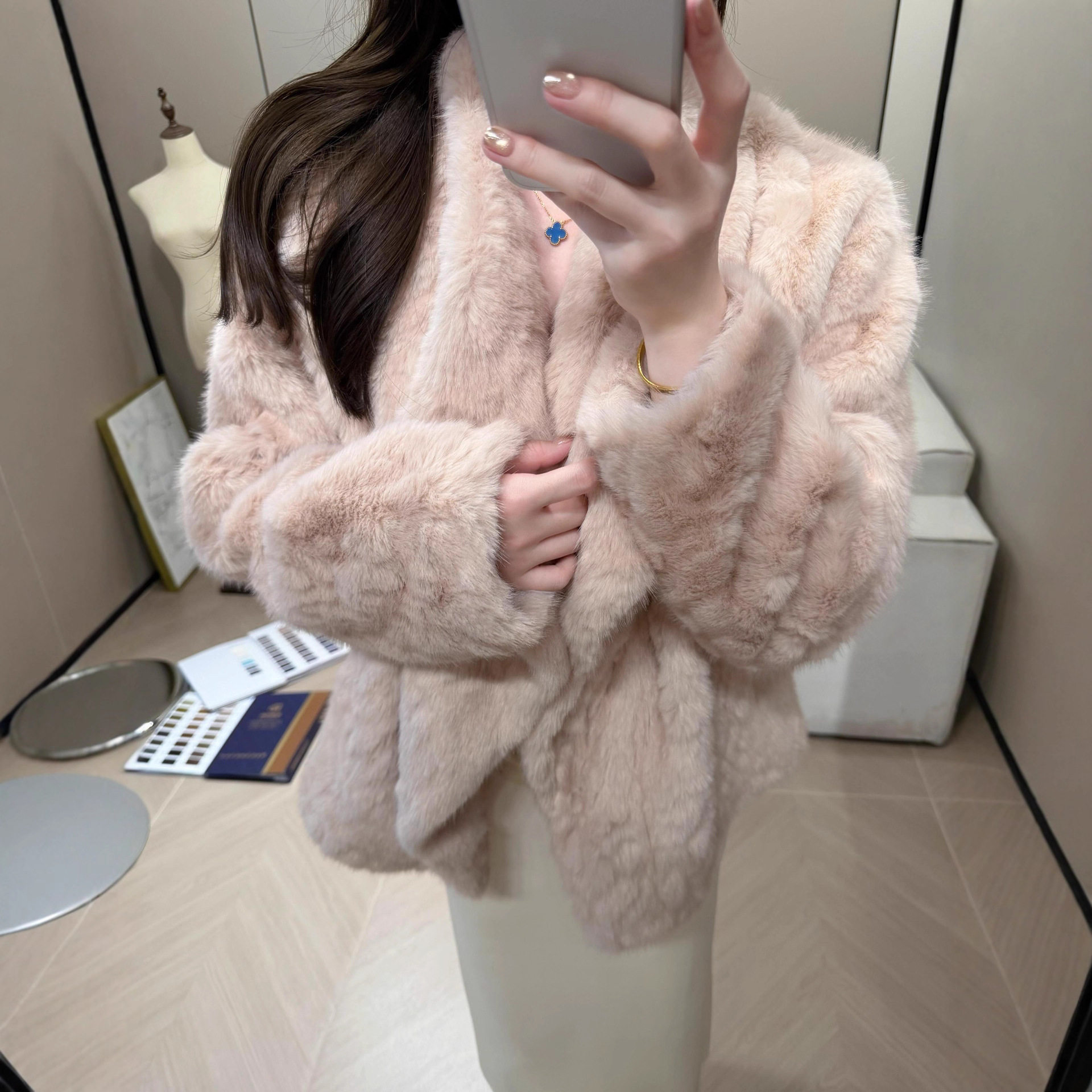 柔雾奶兔*千金感软软温柔兔绒环保皮草*矜贵大翻领保暖加厚外套女