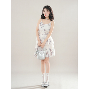 绀野夏日 不规则裙摆收腰蝴蝶印花连衣裙小个子吊带短裙可爱裙子