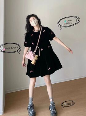 大码300斤胖MM赫本风蕾丝泡泡袖蝴蝶结宽松遮肉显瘦黑色连衣裙ins