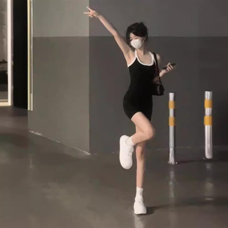 辣妹黑色吊带连衣裙女2025年夏季设计感小众美式运动酷拽背心短裙