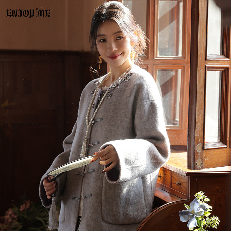 ENJOYME商场同款领口钉珠精致大衣女2025冬季绵羊毛保暖圆领外套
