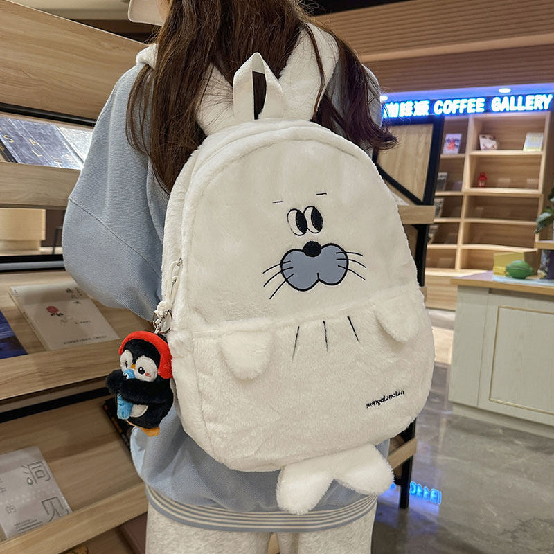 可爱毛绒书包女小海豹卡通双肩包软妹学生高颜值轻便软萌动物背包