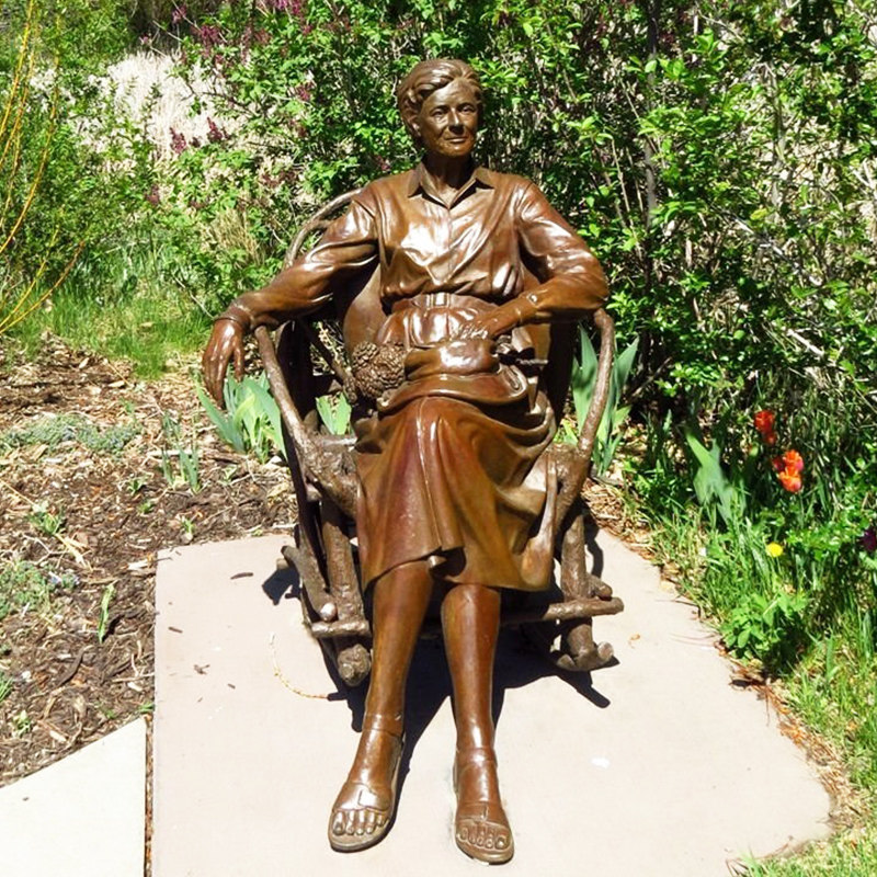 铸铜居里夫人雕像玻璃钢仿铜现代名人雕塑学校公园文化定制艺术品