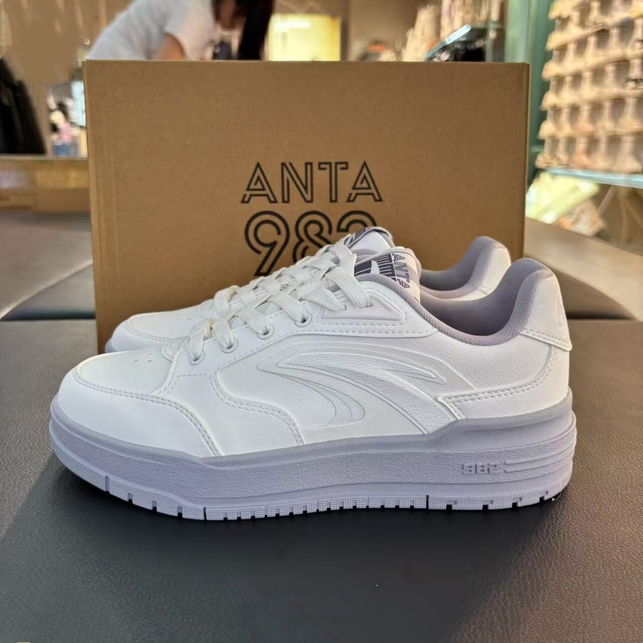 安踏982经典撞色低帮板鞋女鞋2025秋冬新款滑板运动1鞋122548066