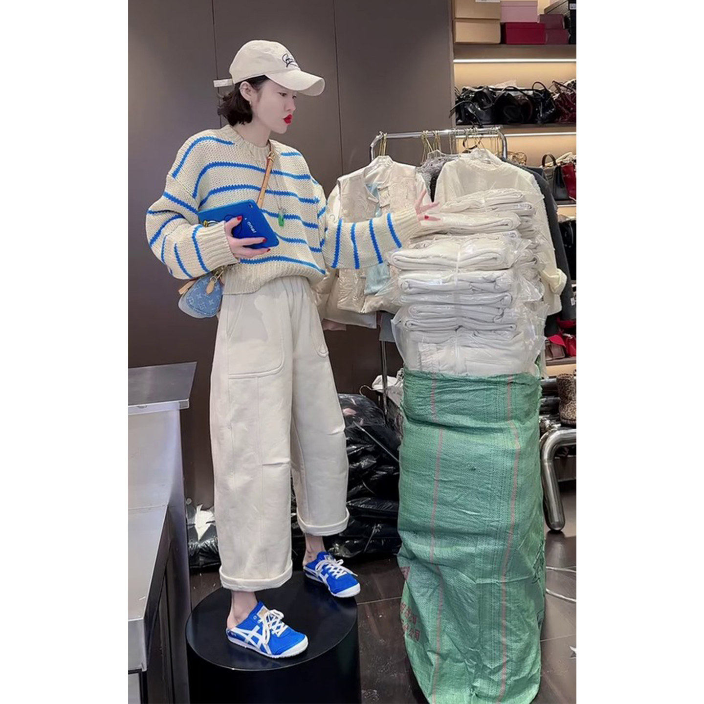 早春流行时尚洋气慵懒风显瘦撞色条纹毛衣休闲阔腿裤两件套装