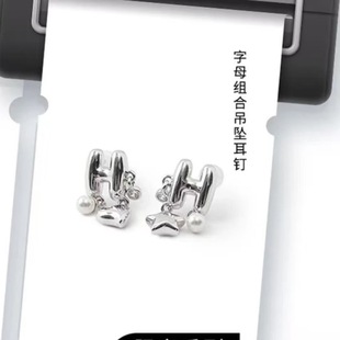 新十个勤天字母吊坠耳钉后陡门58号禾伙人专属简约百搭高级感耳饰