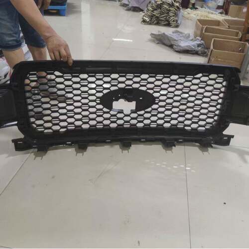 适用于2018-2020年福特F150前杠中网高光黑加深灰色 JL3Z-8200-EC