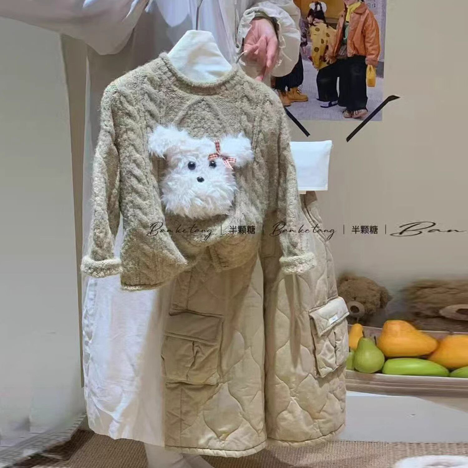韩版女童冬季卡其色小狗针织毛衣