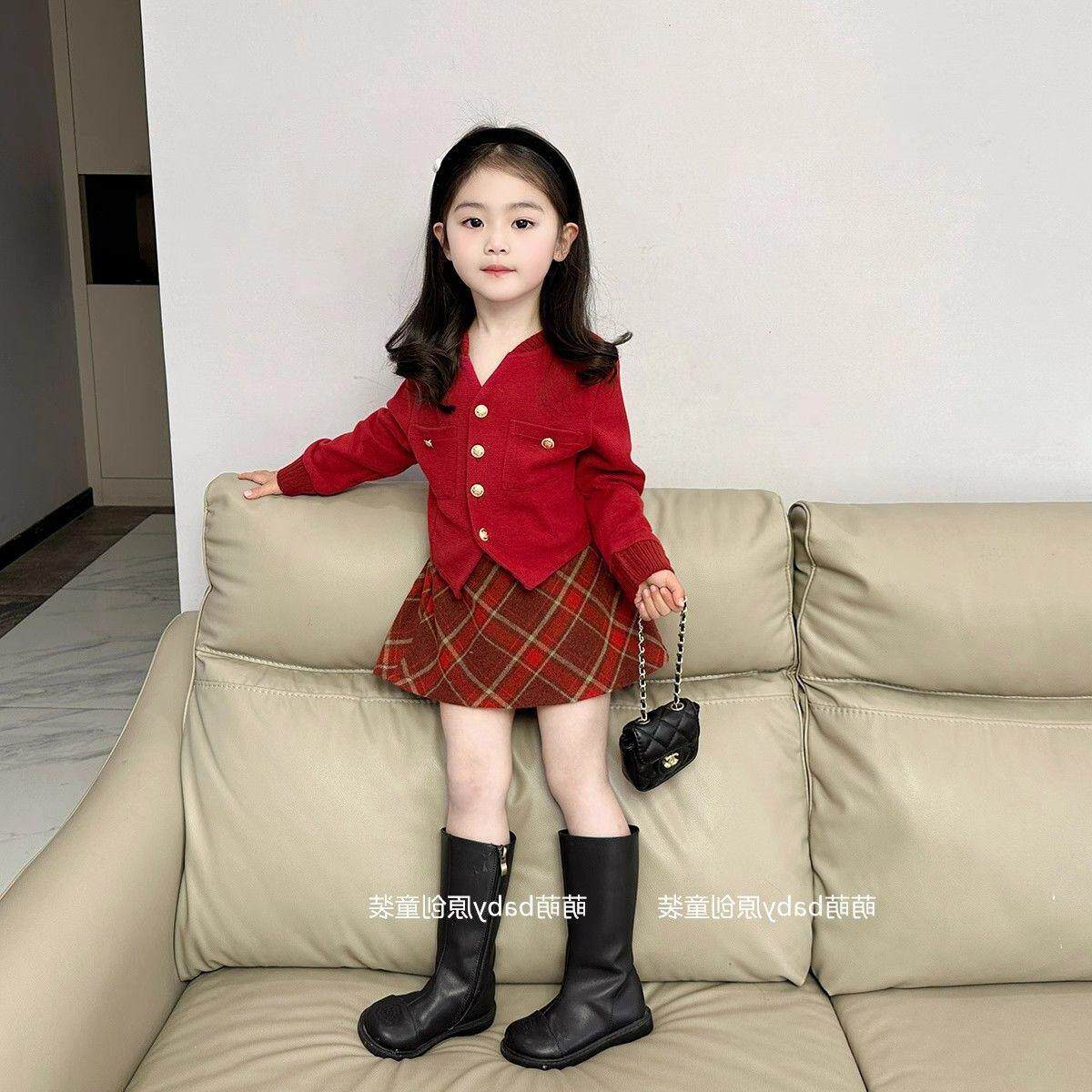 韩版女童2025秋冬新款圣诞新年套装宝宝红色开衫格纹半身裙两件套