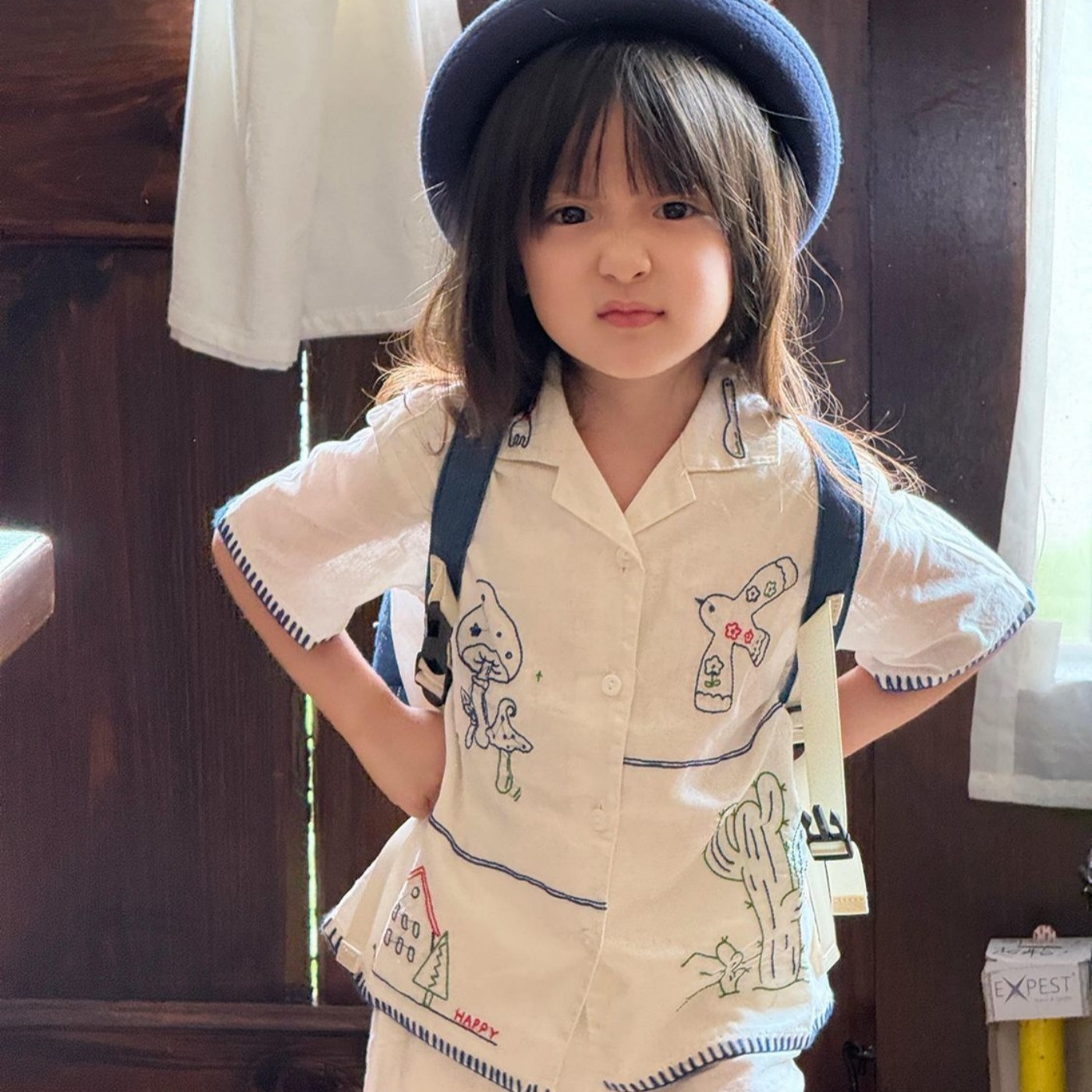 韩国童装2026夏季新款白色涂鸦刺绣短袖衬衫女童绣花边上衣短裤子