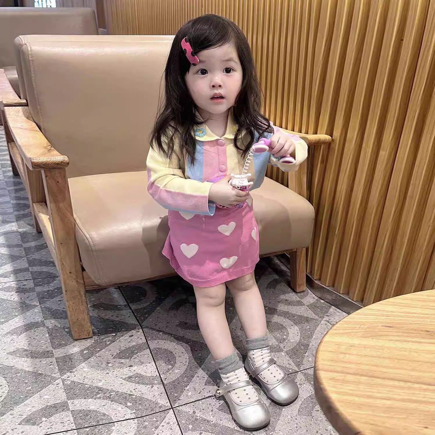 韩版女童春季彩色条纹娃娃领毛衣
