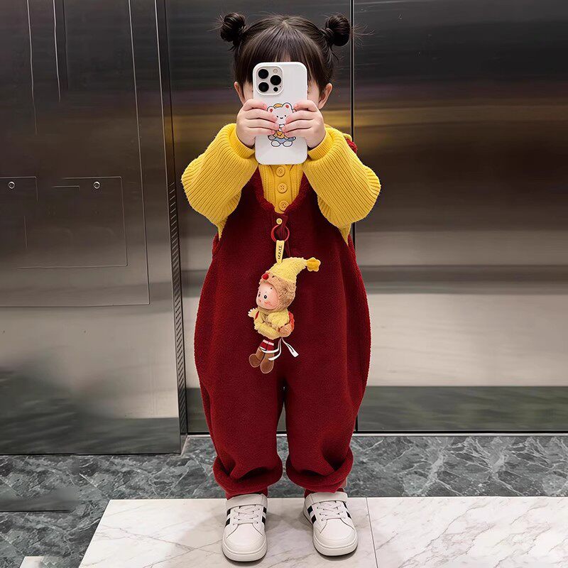 韩版女童冬季新年款红色羊羔绒夹棉背带裤儿童加厚连体裤黄色毛衣