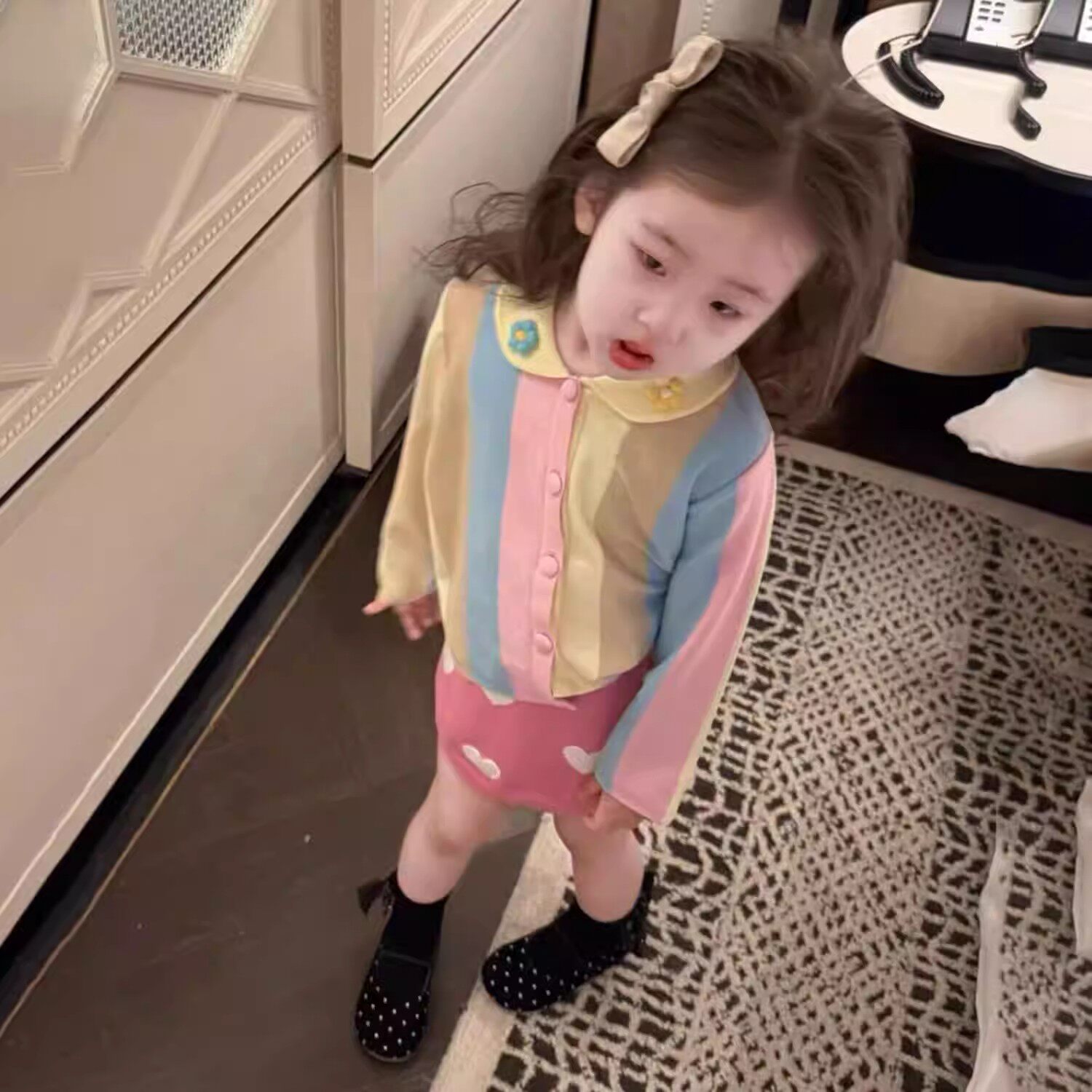 韩版女童春季彩色条纹娃娃领毛衣